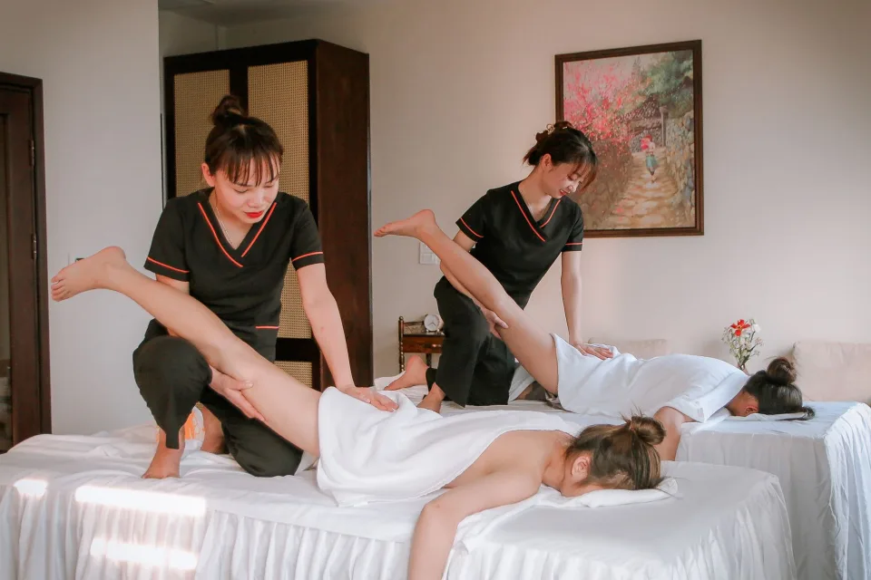 Đắp mặt nạ dưỡng da